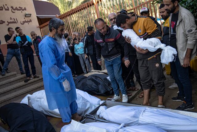 ONU alerta sobre 32 bebés entre docenas de pacientes graves varados en hospital de Gaza