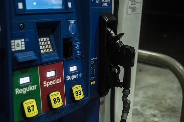 Trump evalúa “opciones adicionales” para contener los precios de la gasolina