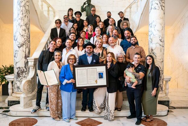 Reconocen a Gustavo Laureano por sus 30 años de trayectoria artística