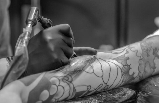 ¿Qué cuidados debes tener después de hacerte un tatuaje?