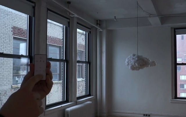 Lámpara con forma de nube crea tormentas eléctricas en sus hogares