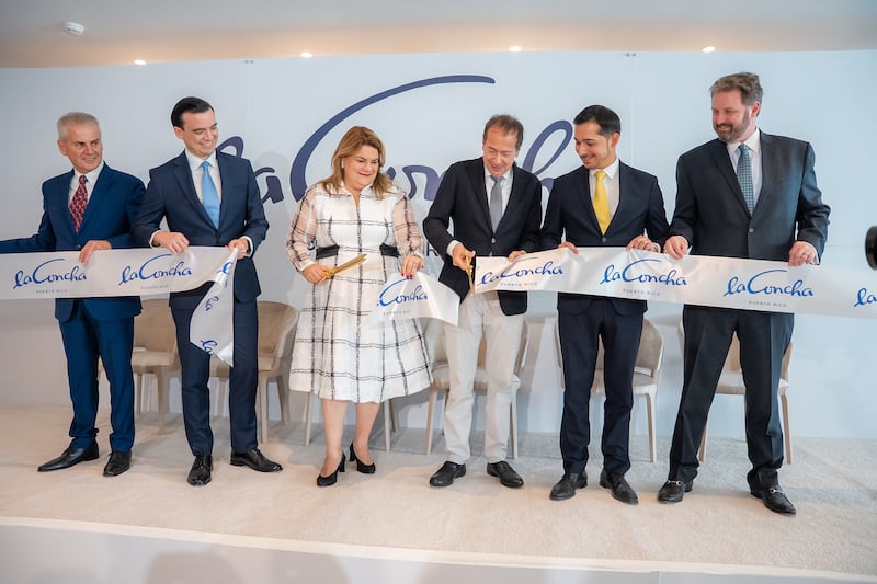 Gobernadora de Puerto Rico,  Jennifer González, junto con  John Paulson, propietario Paulson Puerto Rico y La Concha Resort.