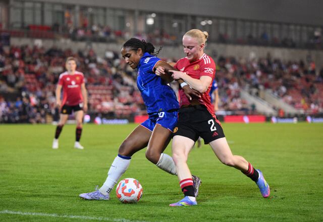 Excluyen a las mujeres transgénero del fútbol femenino inglés