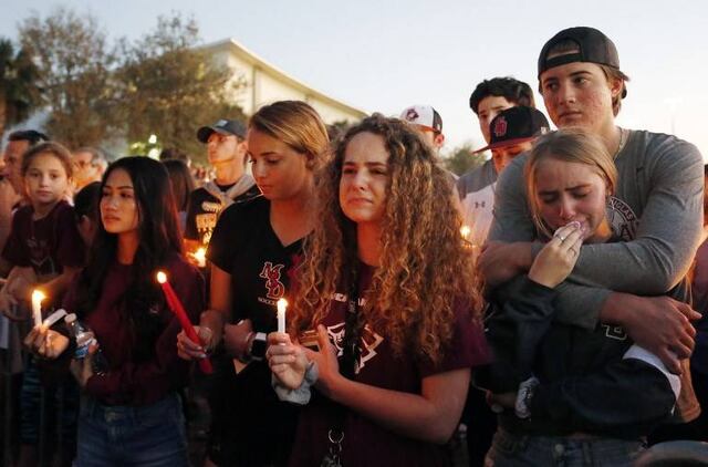 Estudiantes se preparan para volver a clases tras tiroteo en Florida