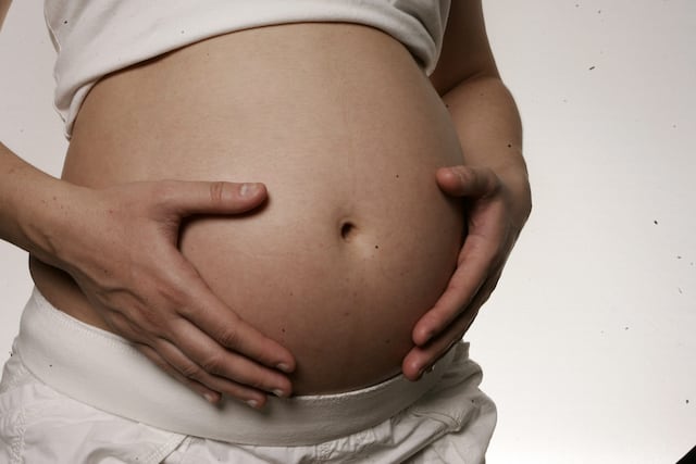 Estudio estima que 1 de cada 15 mujeres sufre depresión posparto en el primer año