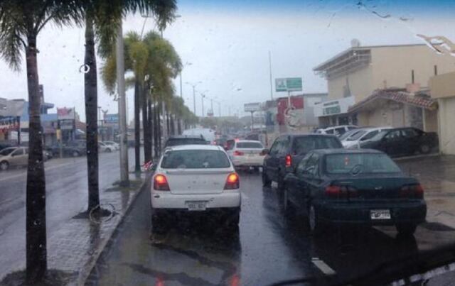 Fuertes lluvias provocan caos en las carreteras en zona metro