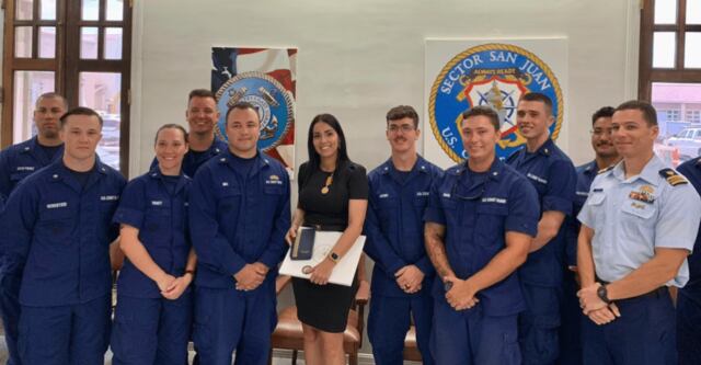 Mujer puertorriqueña recibe Medalla de Salvamento por heroísmo