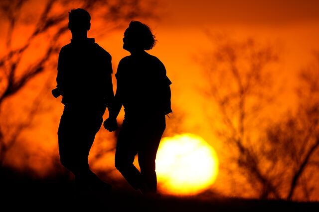 Aumenta expectativa de vida en Estados Unidos pero menor que antes de la pandemia