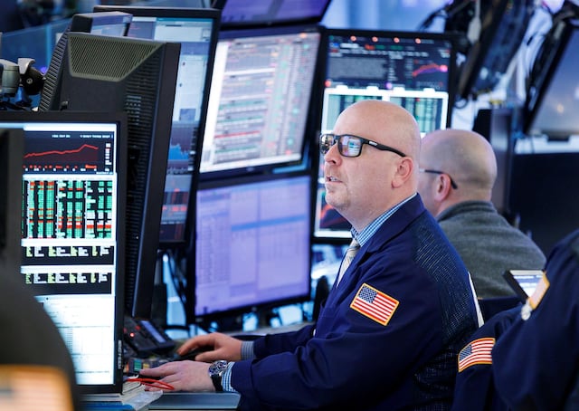 Wall Street termina la semana en rojo y el Dow Jones entra en territorio de corrección