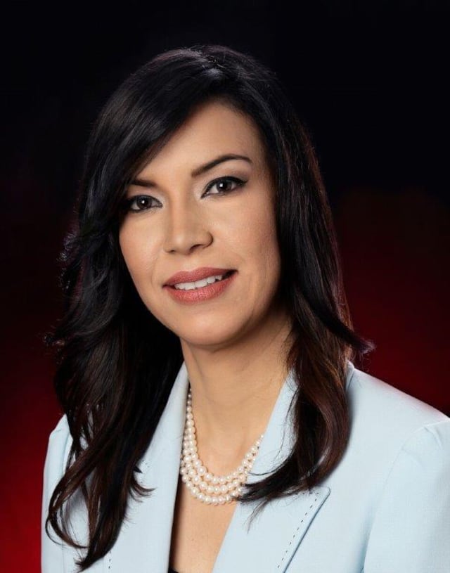 Presidenta de la UCC recibe máximo galardón por aporte a la educación