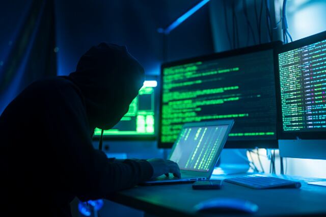 Roban más de 16 mil millones de contraseñas de Facebook y Google