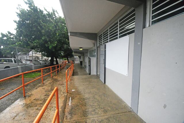 Seis estudiantes hospitalizados tras ingerir jugo con presuntas partículas de vidrio en Toa Baja