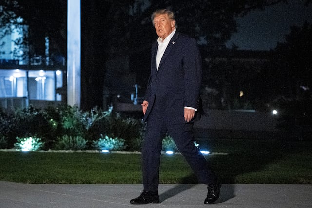 Trump pierde apoyo entre los votantes latinos a un mes de las legislativas, según un sondeo