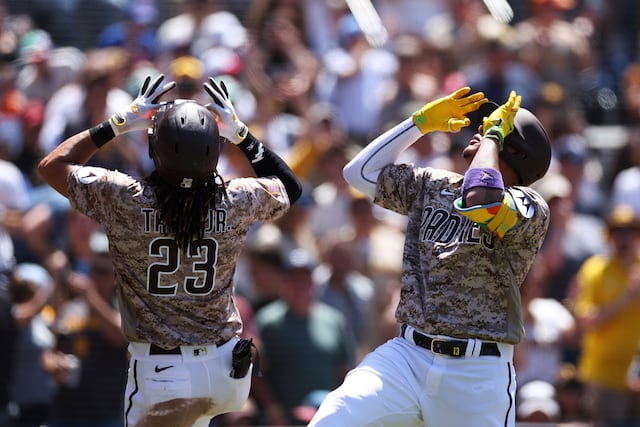 Padres barren a Rangers con victoria de 5-3 de la mano de Sánchez y Snell