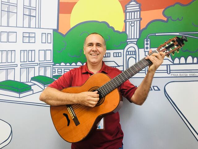 Lleva entretenimiento y serenatas a los ancianos