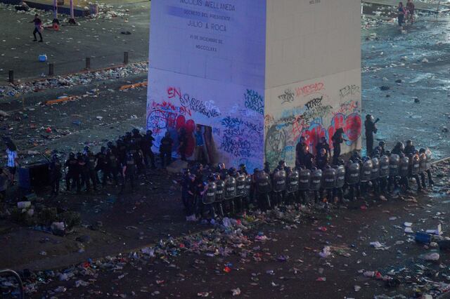 Gobierno defiende caótico desfile de selección argentina