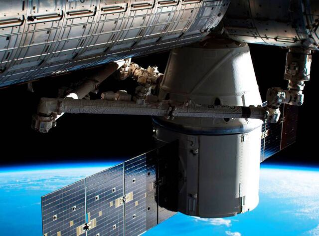 Llega con alimentos la cápsula SpaceX a estación espacial