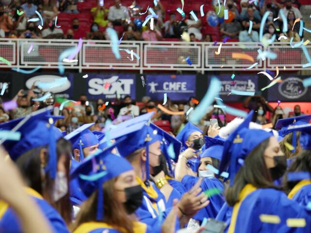 Celebran logros de más de 300 estudiantes en la UPR Aguadilla