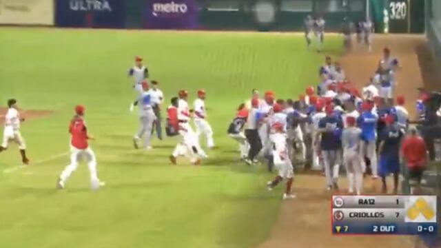 Se forma pelea entre los Criollos y el RA12 en medio de juego