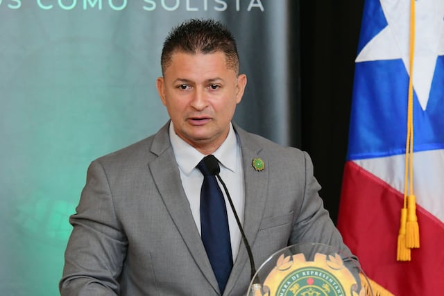 Policías municipales demandan al alcalde de San Sebastián por supuesto discrimen y represalias