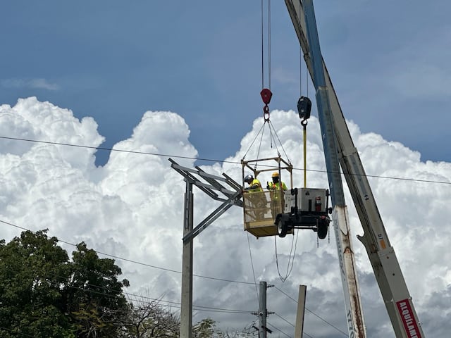 Yauco comienza cambio de semáforos con energía solar