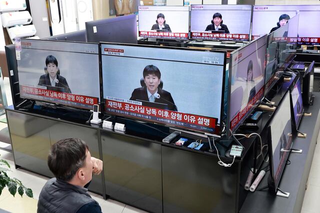 Tribunal de Corea del Sur condena a cadena perpetua al expresidente por insurrección