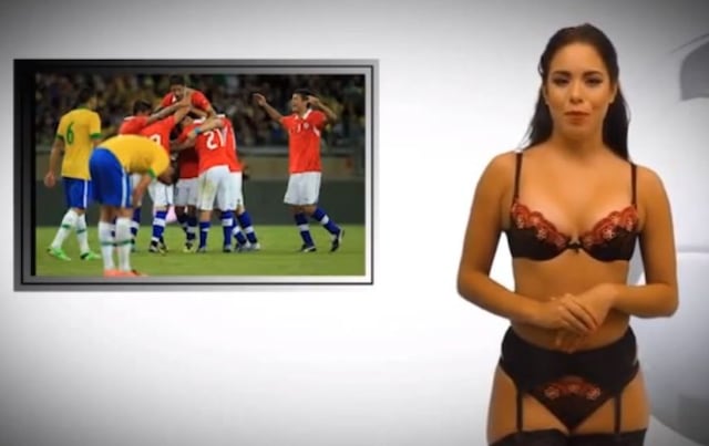 Ellas dan la noticia en topless