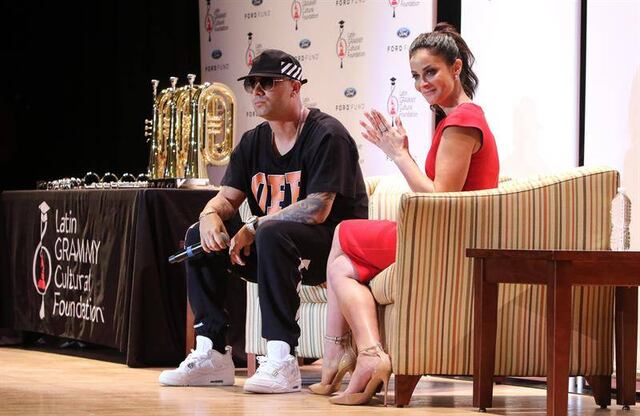 Wisin y Dayanara animan a jóvenes a buscar el éxito con esfuerzo