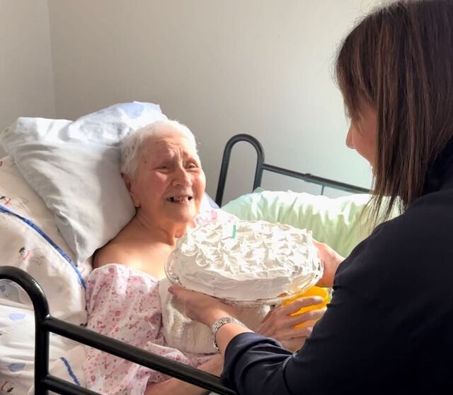 Ada Monzón celebra los 93 de su mamá