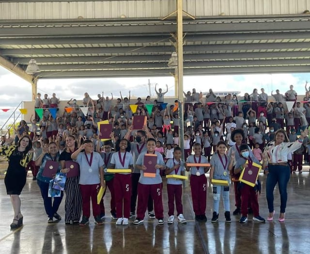 Estudiantes de Carolina ganan importante competencia en categoría de diseño de robot