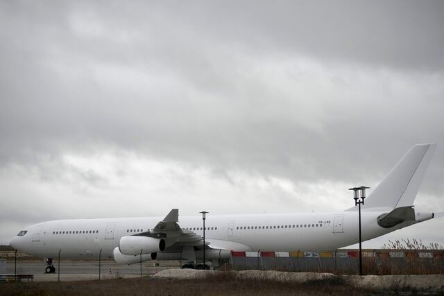 Autorizan despegue de avión detenido en Francia por investigación de tráfico de personas