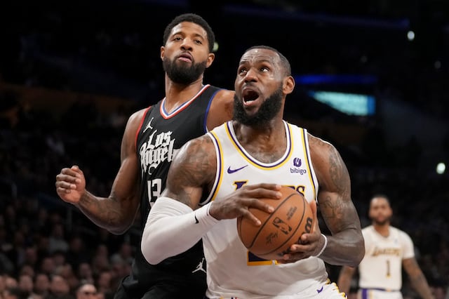 LeBron James anota 25 puntos ante los Clippers para frenar mala racha de los Lakers