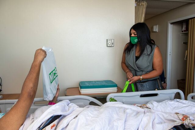 Laboratorios arremeten contra aseguradoras de salud por bajarles primas