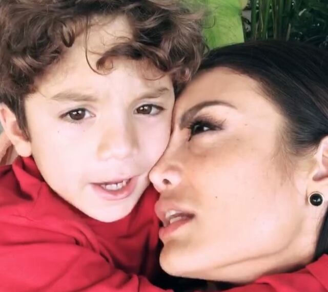Así reaccionó el hijo de Zuleyka Rivera cuando la vio bailar en Los Grammy