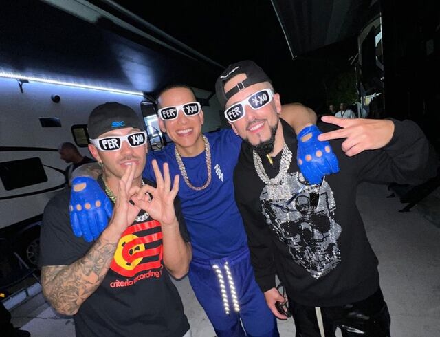 Daddy Yankee y Yandel llegan de sorpresa al concierto de Feid en Miami