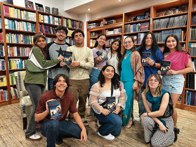 Adolescente boricua publica novela basada en vivencias escolares