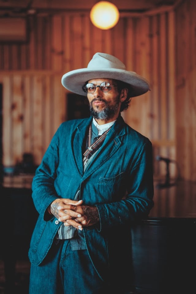 Draco Rosa estrena “Montserrat”