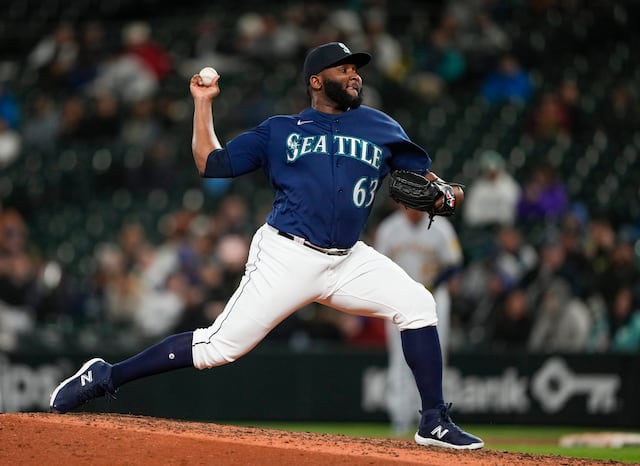Rangers firman contrato de ligas menores con veterano dominicano Castillo