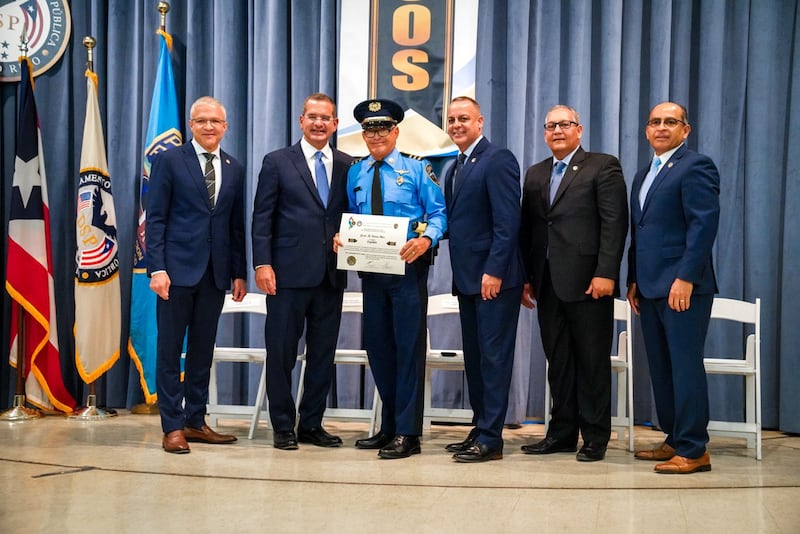 Ascienden a 100 miembros de la Policía a diferentes rangos.