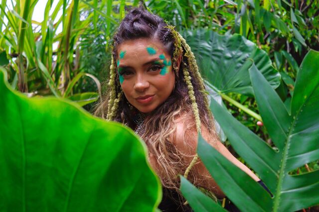Cheryl Rivera muestra conexión con sus raíces y la naturaleza en “Selva”