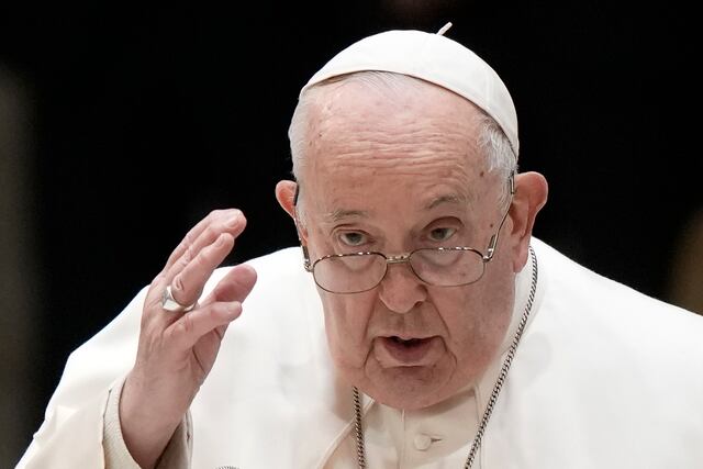 Papa Francisco hace llamado al Vaticano a evitar “posiciones ideológicas rígidas”