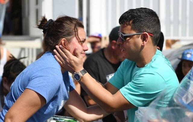 Tito El Bambino lleva suministros y alegría al sur