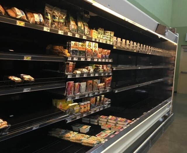 “Incluso en un desastre nadie quiere la comida vegana”: la foto de un supermercado que se volvió viral tras paso de huracán