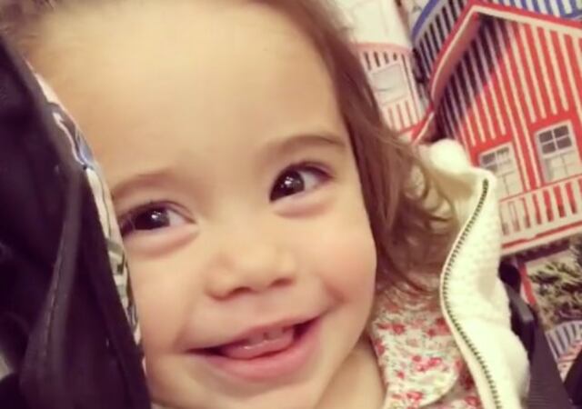 Exigente modista la bebé de Viviana y Barea