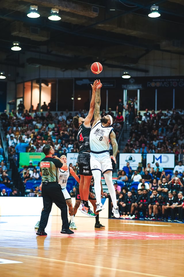 Caen los Gigantes en el inicio de la semifinal del BSN