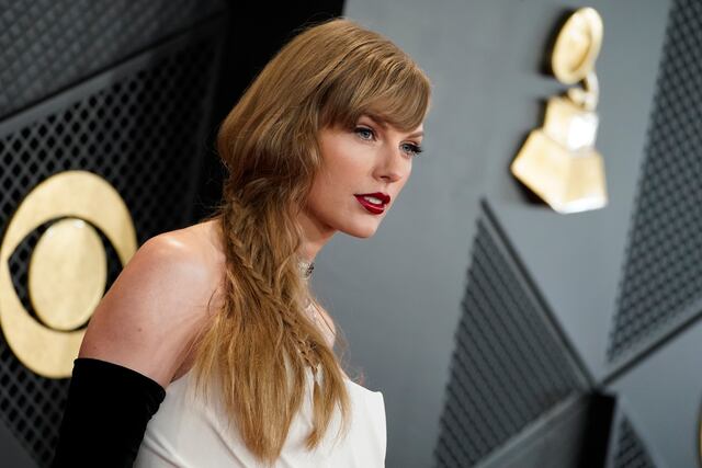 Fotógrafo acusa a padre de Taylor Swift de golpearlo en Sydney