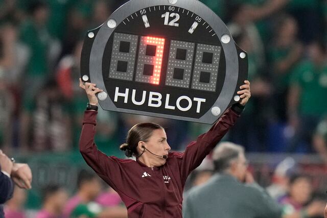 Stephanie Frappart, la primera árbitro en un partido de un Mundial masculino