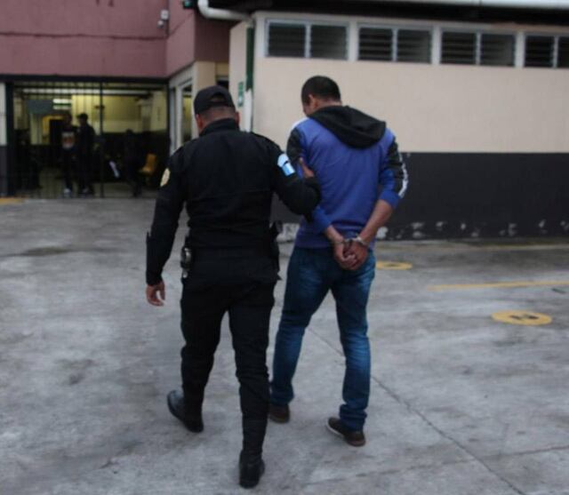Conserje se hace pasar por médico para intentar violar a mujer en centro de salud