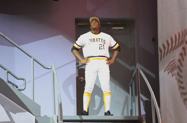 Inicia celebración del 50 aniversario del Hit 3000 de Roberto Clemente en el Distrito T-Mobile