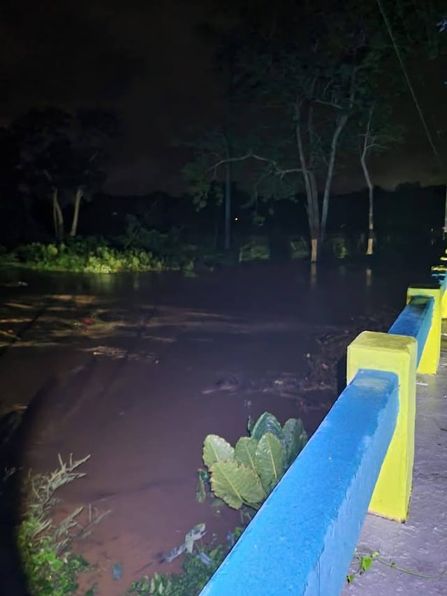 Reabren tránsito en tramo de la PR-2 en Vega Alta tras el Río Cibuco salir de su cauce